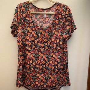 🍁LuLaRoe Classic T (L)